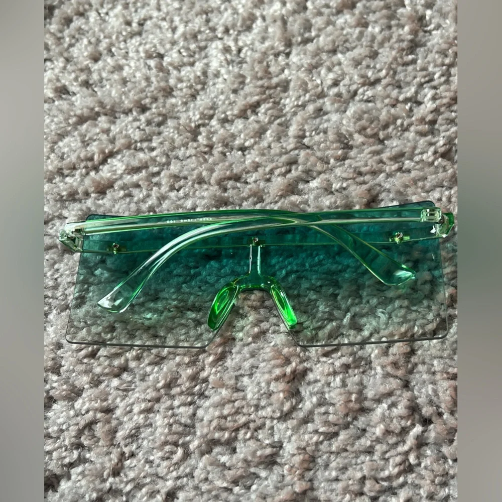 N/A green design sleek